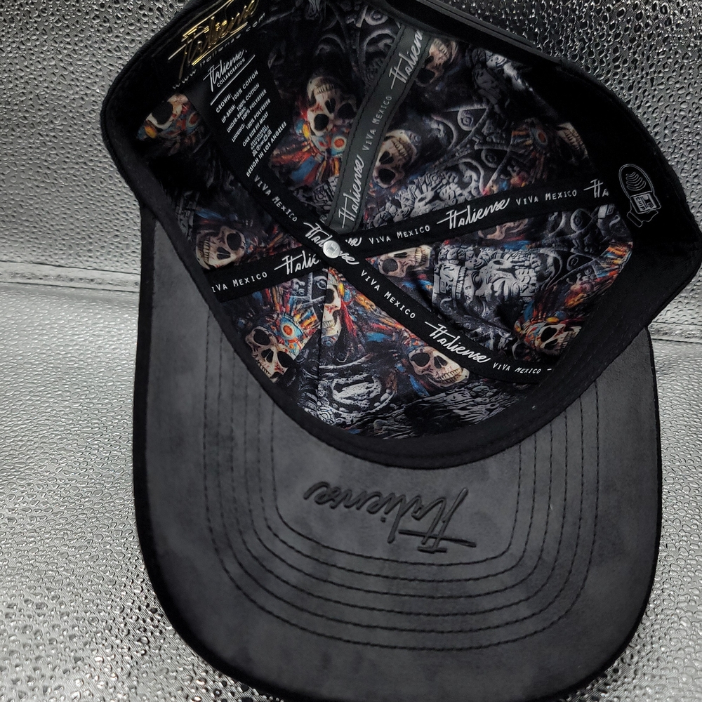 Black Baseball Cap With Embroidered Patch - image 2